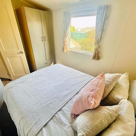 קלקטון און סי Great 8 Berth Caravan For Hire At Seawick Holiday Park In Essex Ref 27227Sw מראה חיצוני תמונה