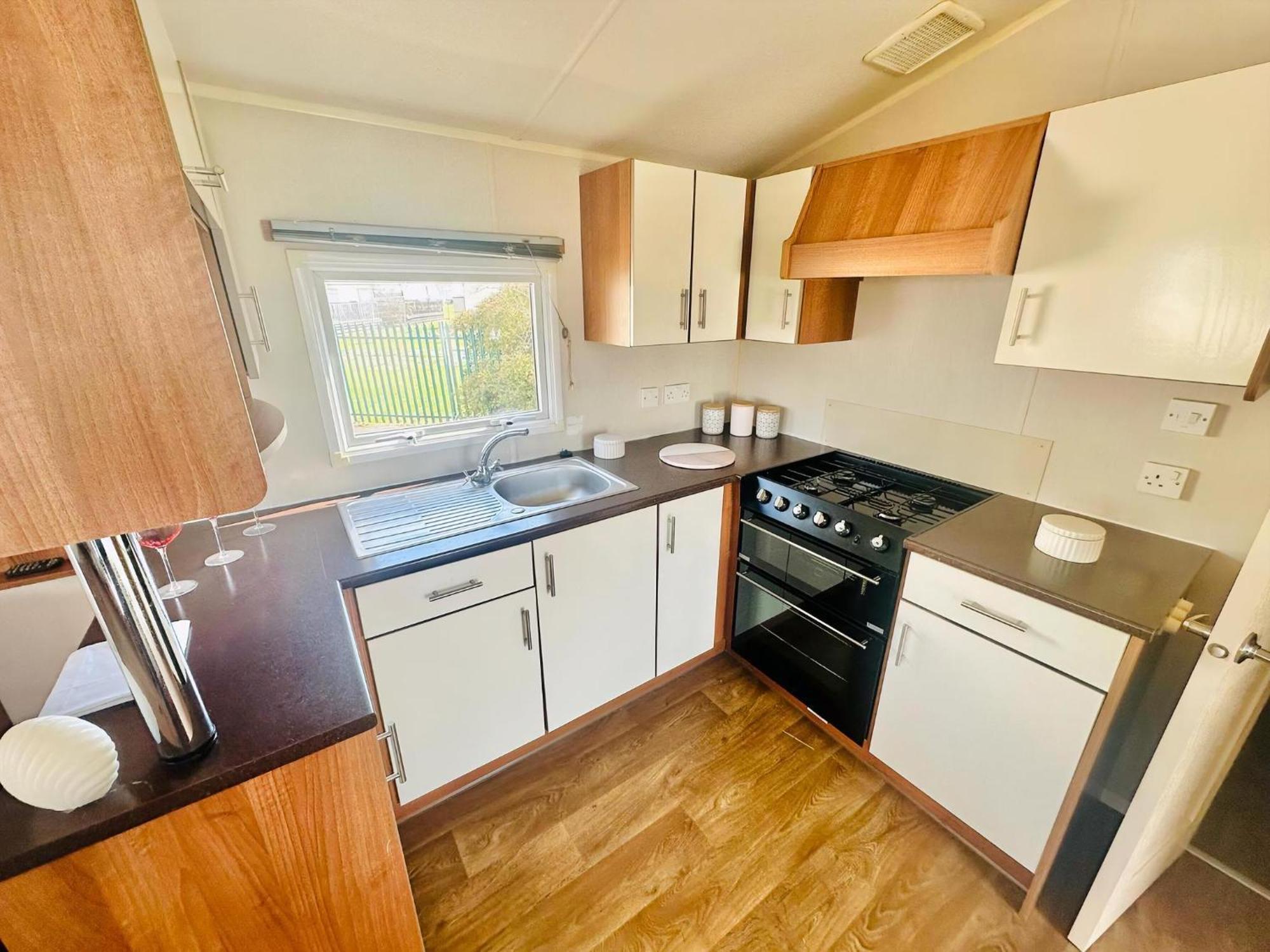 קלקטון און סי Great 8 Berth Caravan For Hire At Seawick Holiday Park In Essex Ref 27227Sw מראה חיצוני תמונה